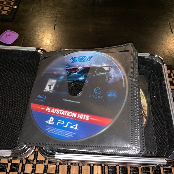 PS4 game bundle - Picture 2 of 8